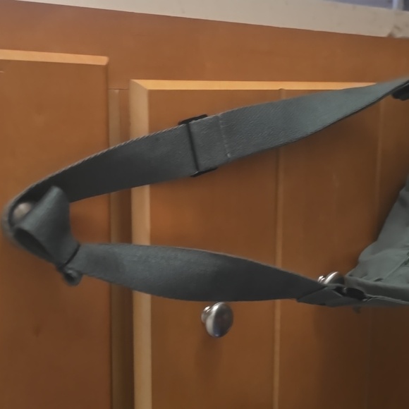 Oak and Reed sling bag olive green - Picture 3 of 10